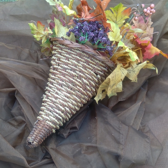 5 cornucopia baskets with faux fall arrangements - Picture 9 of 16